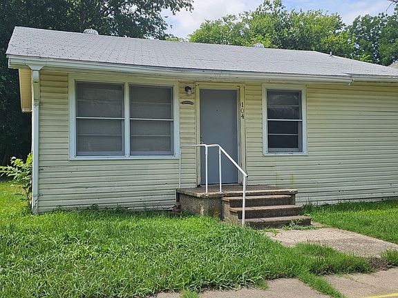 2nd image of 104 Smith St