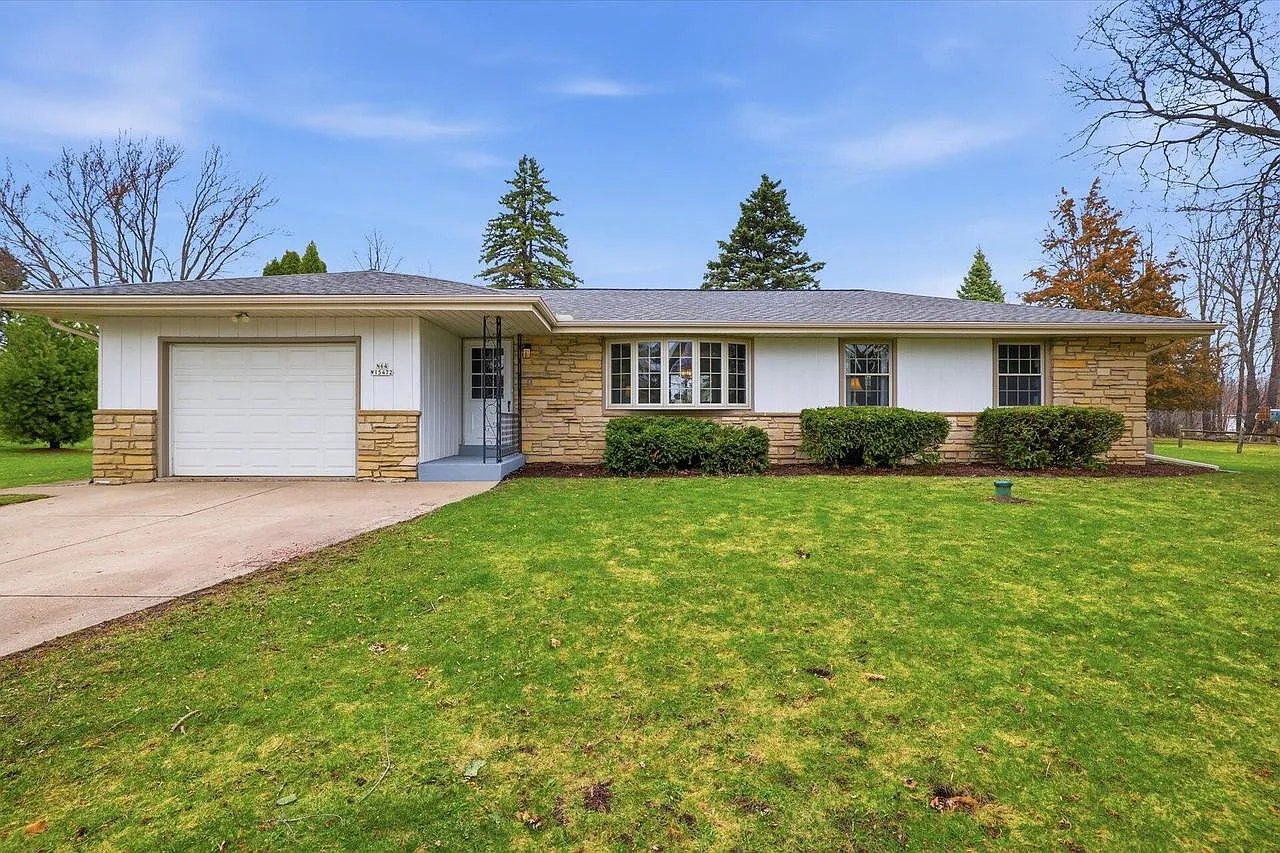 N64W15472 Sunny Dale DRIVE photo 1