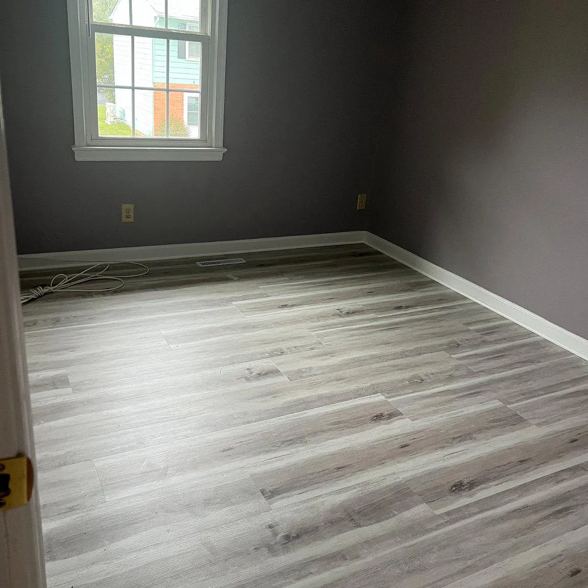 3 bed, 1.0 bath, 1152 sqft, $2,000 — Photo 2