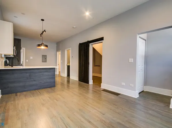 1317 W Erie St #1F, Chicago, IL 60642