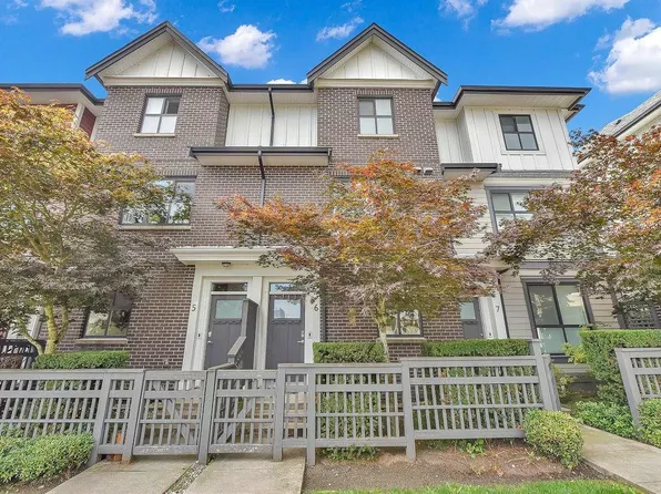 7039 Macpherson Ave #6, Burnaby, BC V5J 4N4