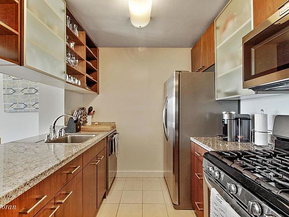 4th image of 130 W 15th St #11F***