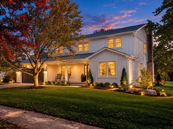 82 S Stauffer Dr, Naperville, IL 60540