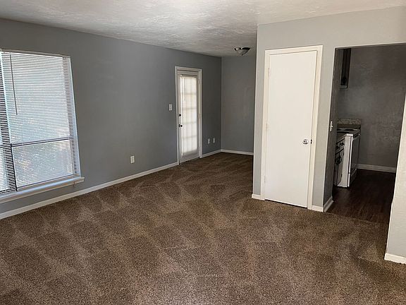 3rd image of 2010 Bradford Ct APT C