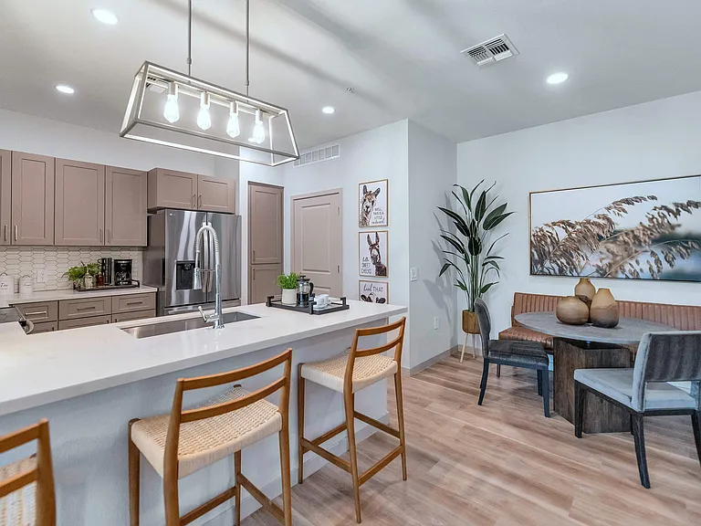 Weylyn Luxury Apartments — Photo 32