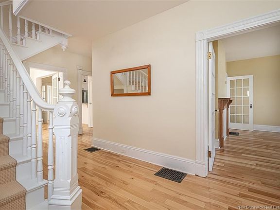 3rd image of 332 Saunders St