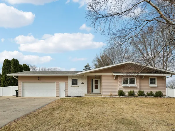 118 Mohawk Dr, Beaver Dam, WI 53916