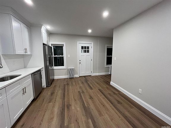 2nd image of 2035 Henry St Floor 1