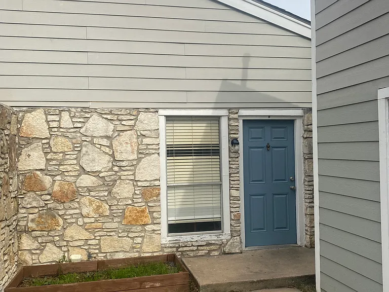 904 King Albert St #B — Photo 2