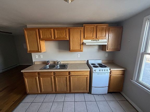 3rd image of 2463 Jefferson St APT 4