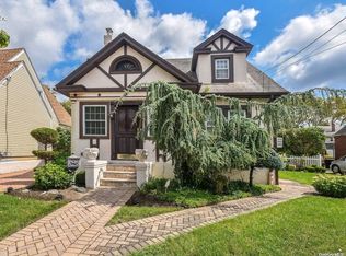 150 N 10th St, New Hyde Park, NY 11040