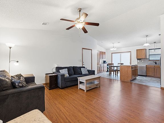 3rd image of 5001 W Newell Ave