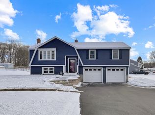 66 Roarke Rd, North Haven, CT 06473