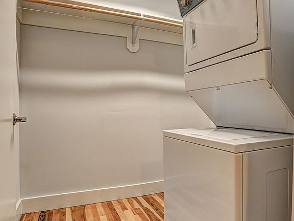 5th image of 807 W Cary St