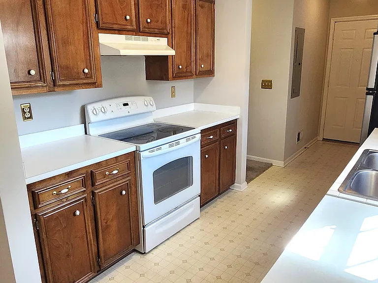 1305 Melrose Hts — Photo 9