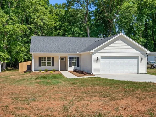 134 Hewes St, Winston Salem, NC 27103