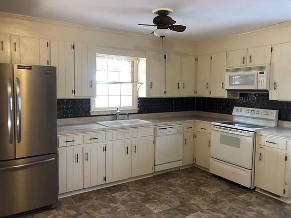 3rd image of 3602 Hillandale Dr