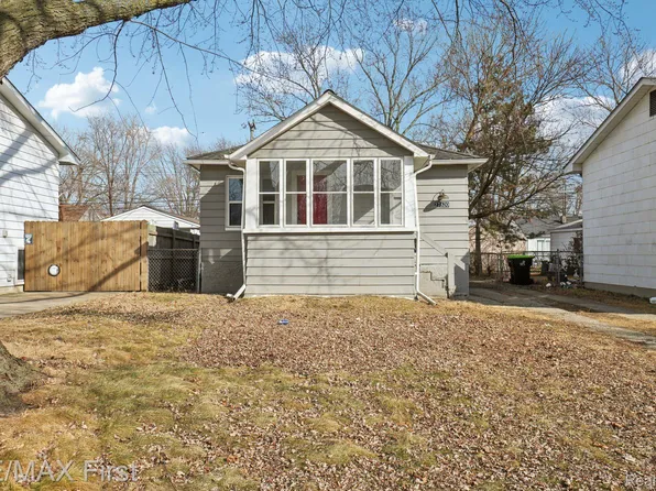 27320 Groveland St, Madison Heights, MI 48071