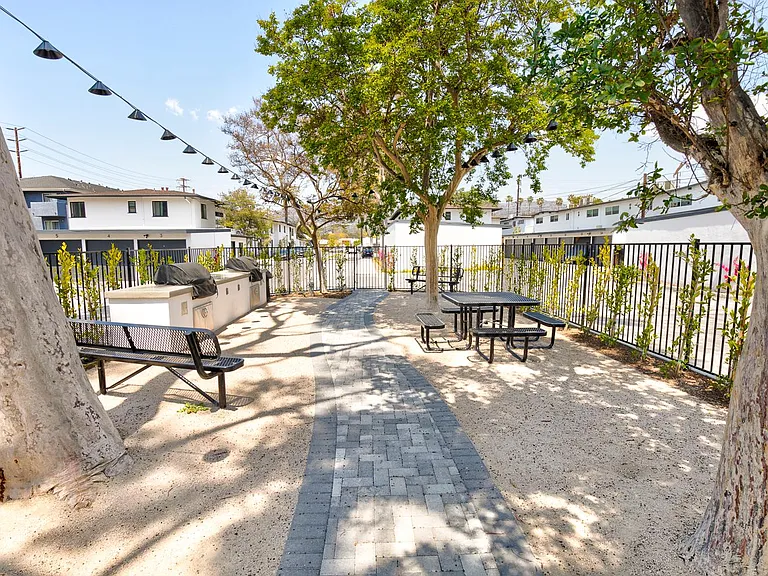 1584 Yosemite Dr — Photo 15