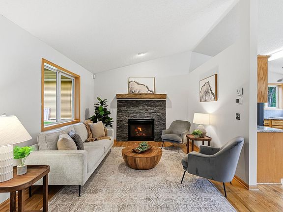 4th image of 544 Maple Knoll Way NW