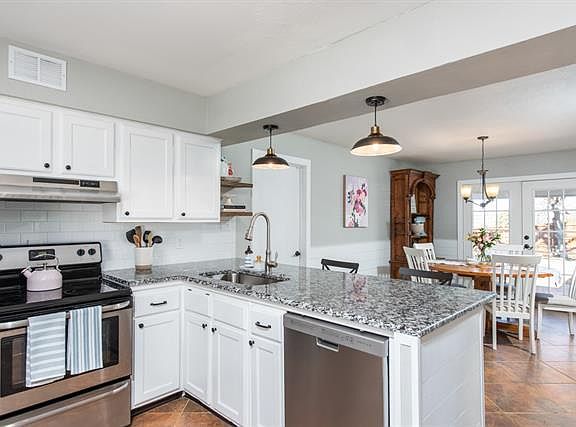 3rd image of 1105 Paula Dr