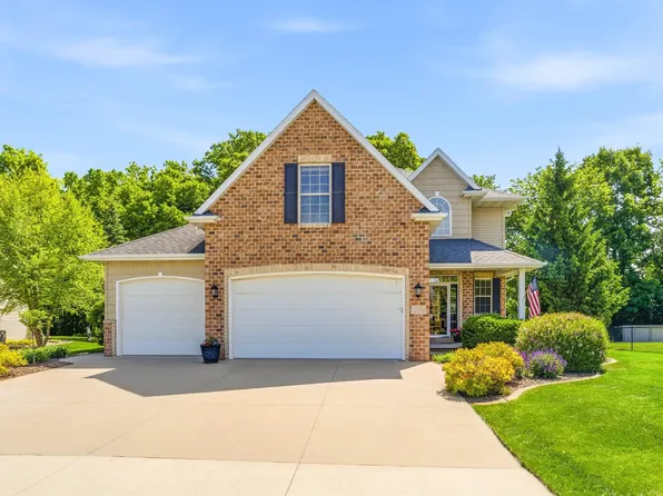 1594 Kingswood Dr, Neenah, WI 54956