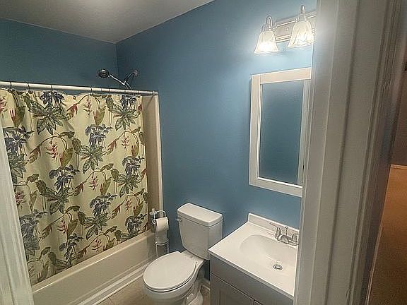 4th image of 1024 W Sherwood Dr
