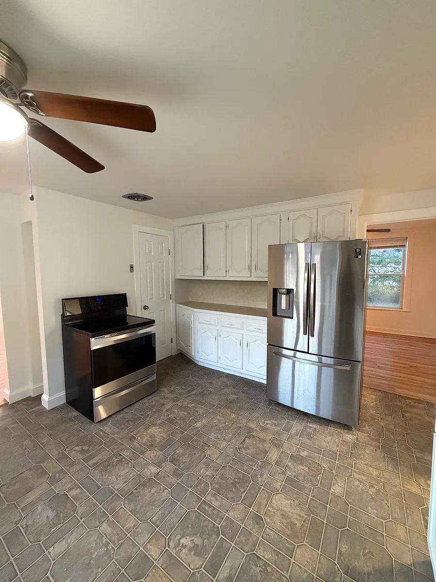 Building Photo - 1003 Crescent St #2