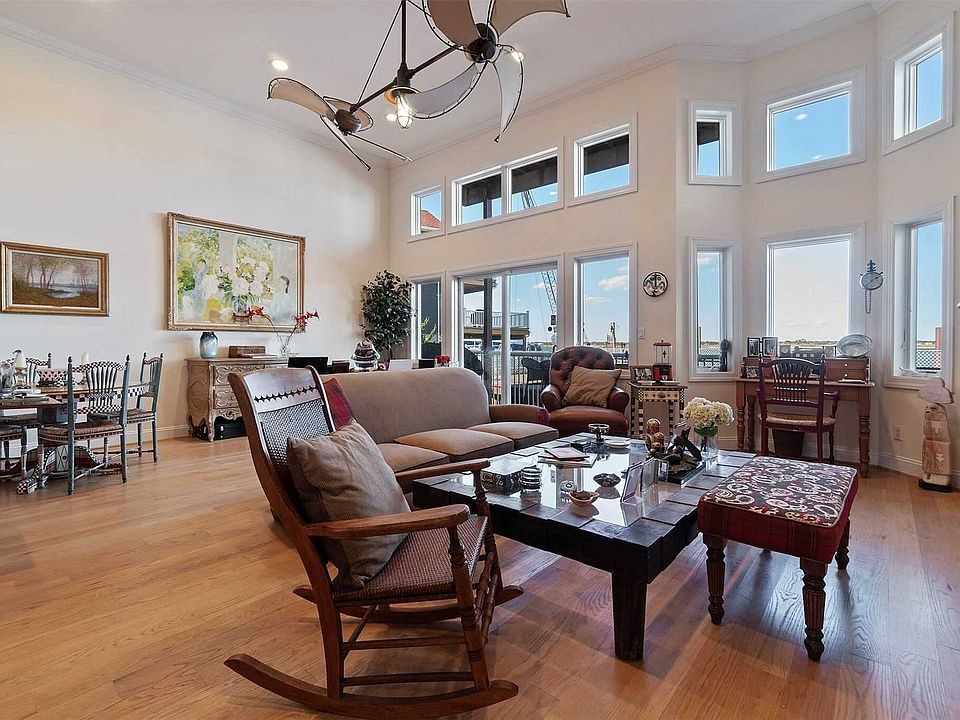 1st image of 787 W Park Ave #2
