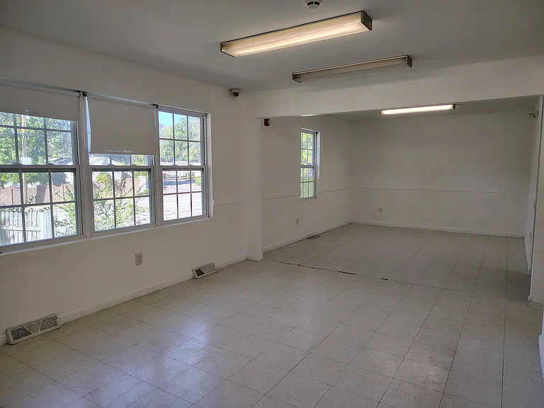 6325 Mexico Rd — Photo 10