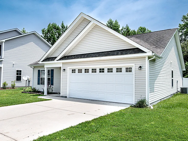 312 Hawks Bluff Dr — Photo 2
