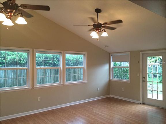 5th image of 105 Forest Cir