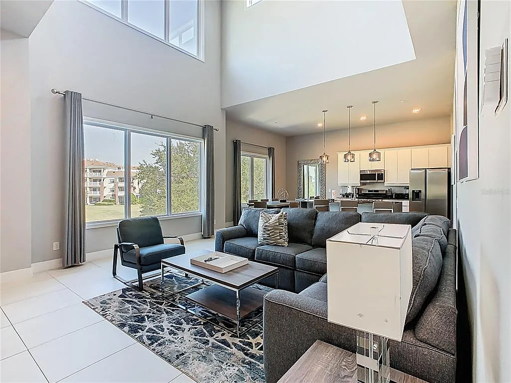 5 bed, 4.0 bath, 2630 sqft, $4,300 — Photo 3