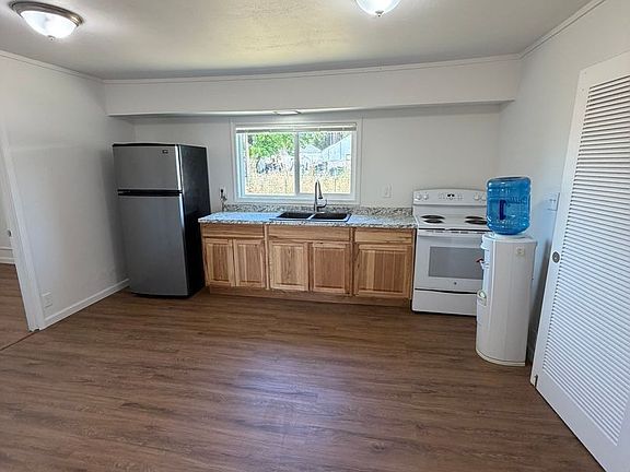 3rd image of 3435 Kathryn Ave NE
