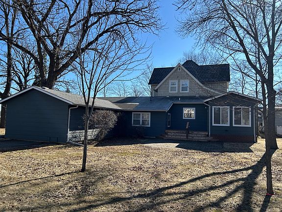 4th image of 113 2nd St SW