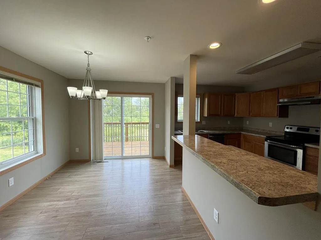 2923 Kentville Dr — Photo 2