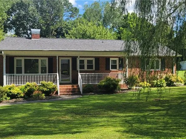 160 Williamson Ave, Mount Airy, NC 27030