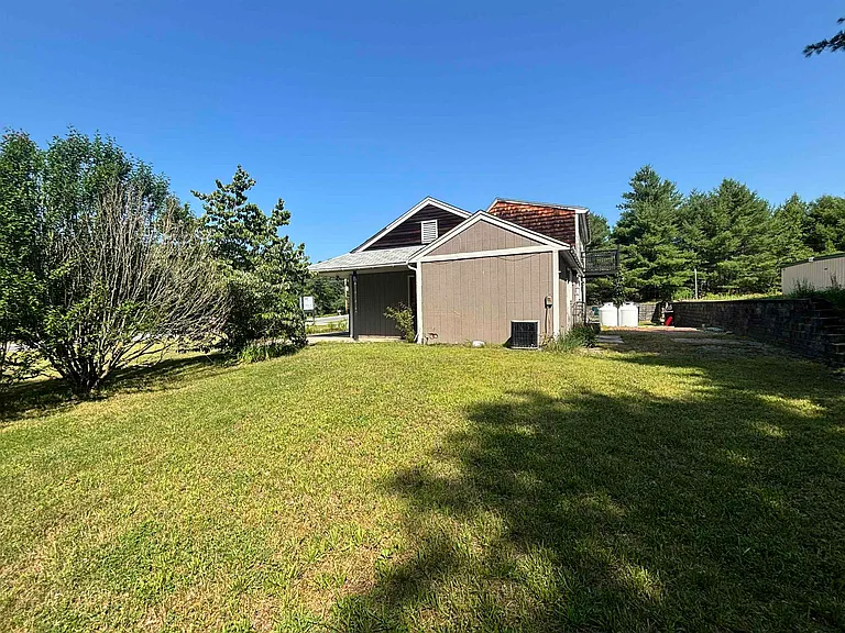 353 Forest Rd — Photo 6