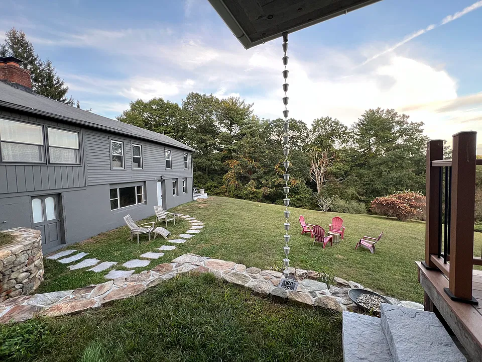 120 Looking Glass Hill Rd