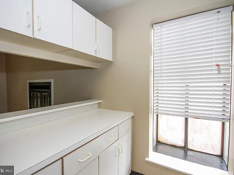 10 W Lee St #B-R72 — Photo 10