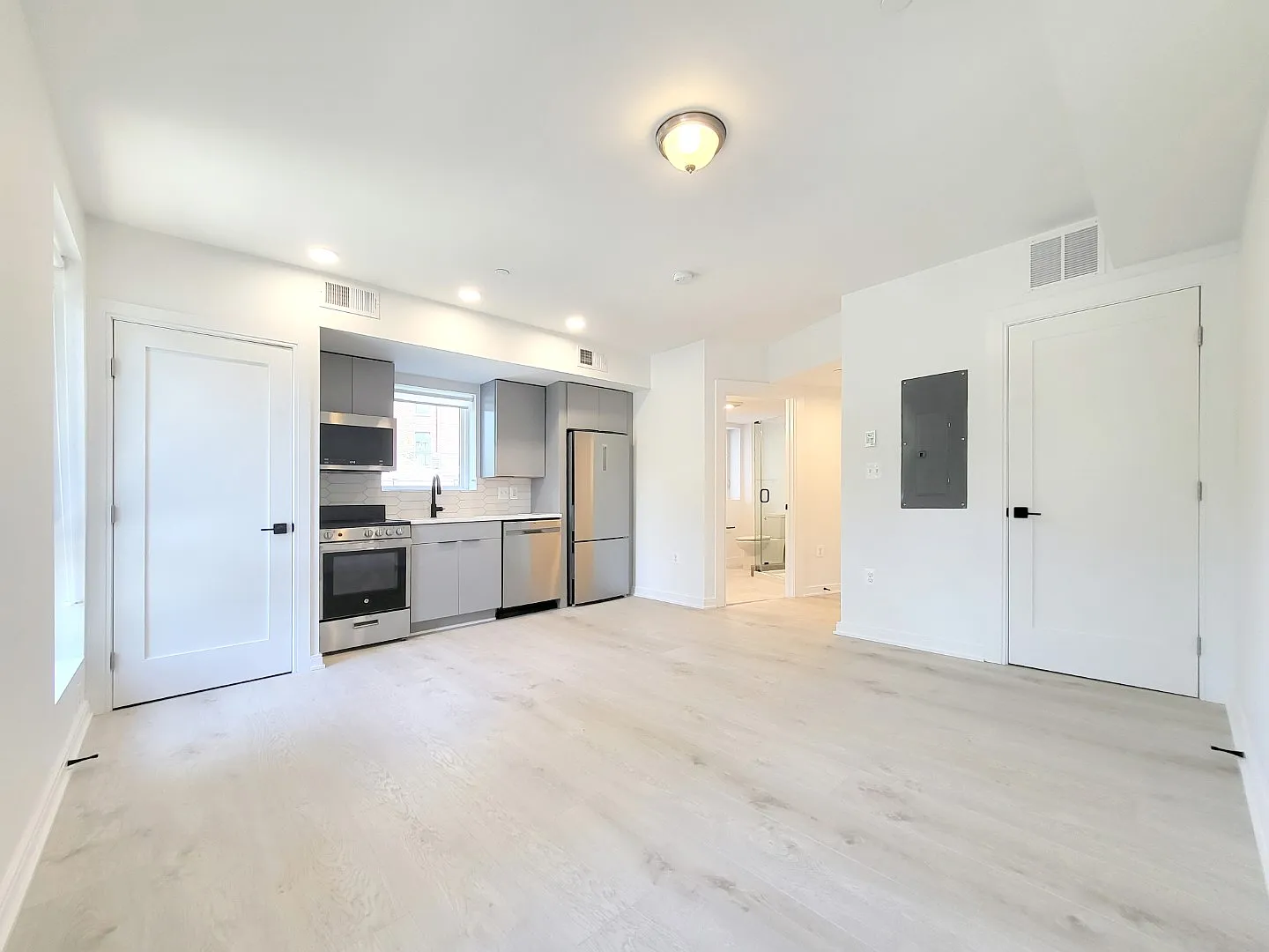 Studio, 360 sqft, $1,690 — Photo 4