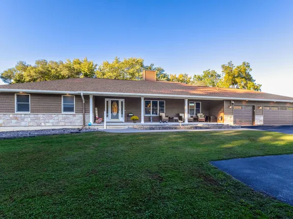 1215 53rd St, Moline, IL 61265