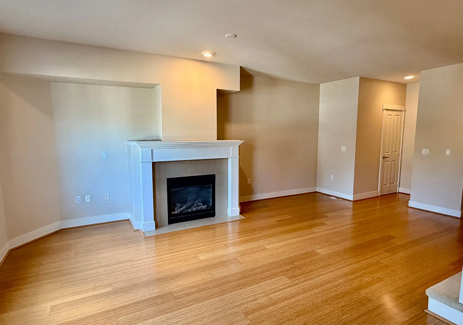 Spacious 2 Bed 2.5 Bath Lakemont Townhome with Greenbelt Views. — Photo 4