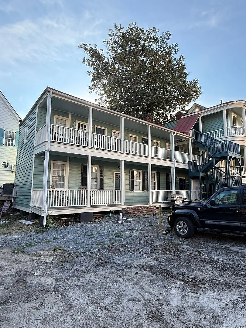 Building Photo - 38 Bull St #D