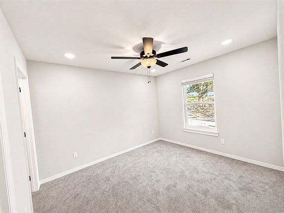 4th image of 264 Lavona Ln #C