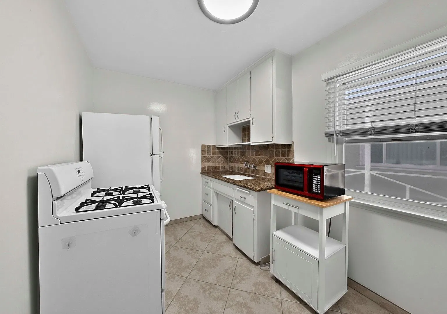 75 Glendora Ave — Photo 4
