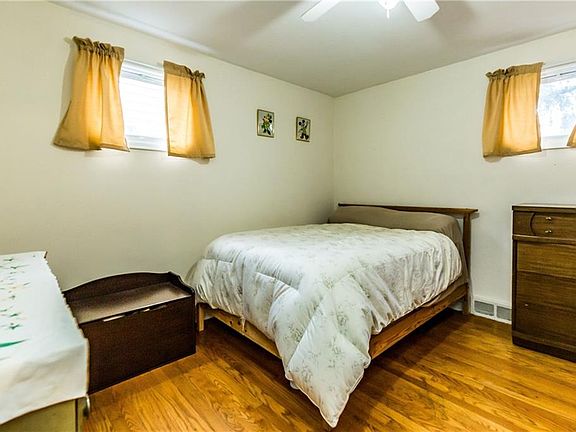 5th image of 240 Armstrong Pl