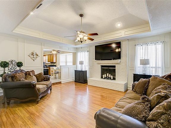 4th image of 815 Wind Brooke Dr