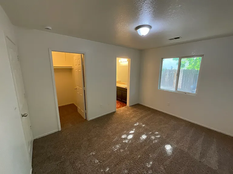 1328 Laguna Way — Photo 11