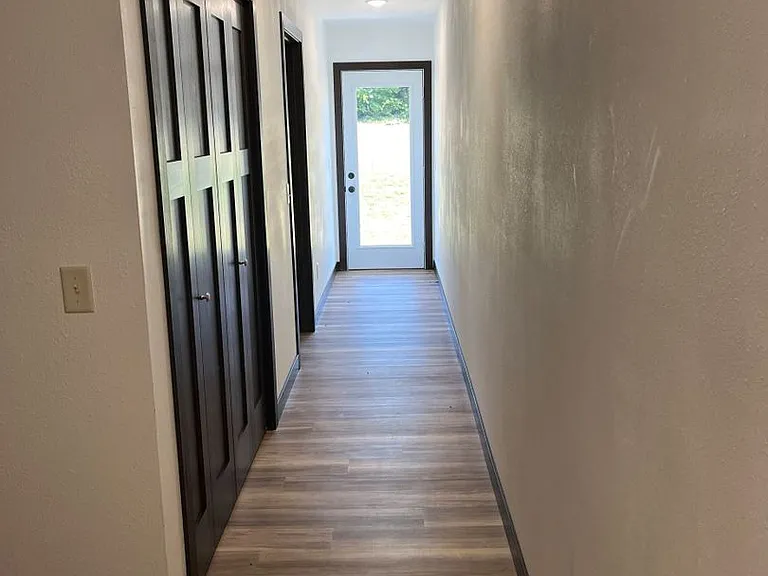 1009 University Ave — Photo 13